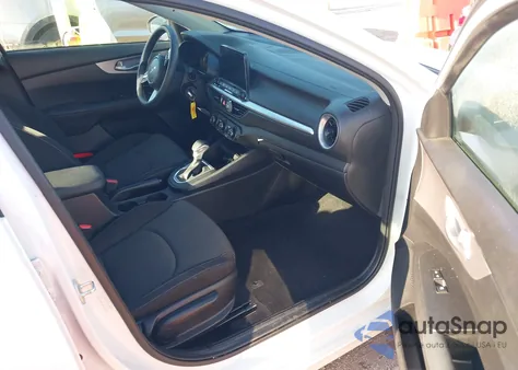 2024 Kia Forte Lxs z USA, uszkodzony, nr VIN 3KPF24AD0RE703227